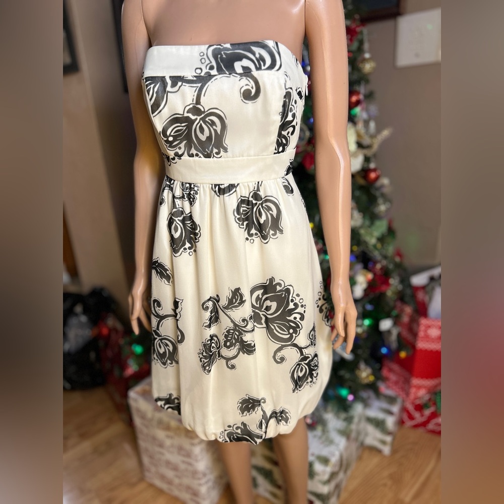 White House Black Market Dress size 4